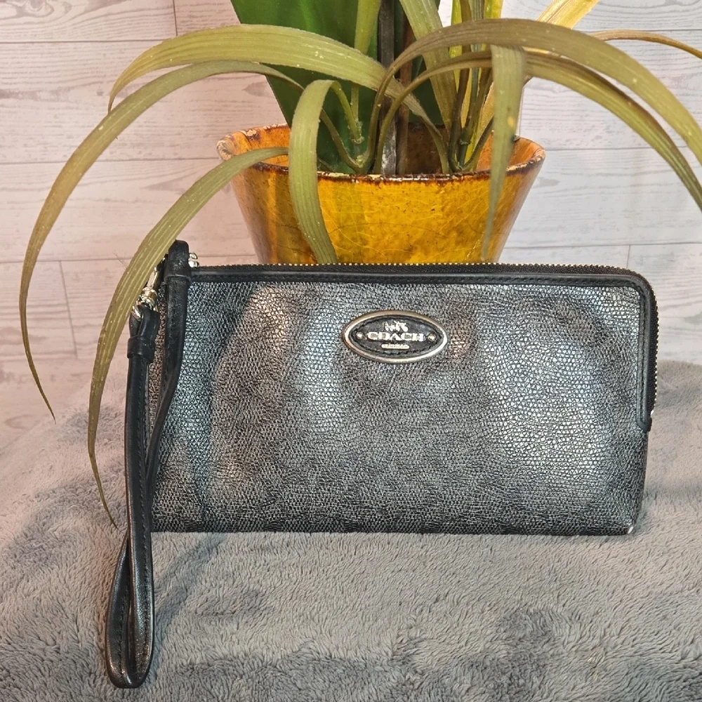 Coach Signature Cabvas Zip- Top Wristlet  Black/Charcoal